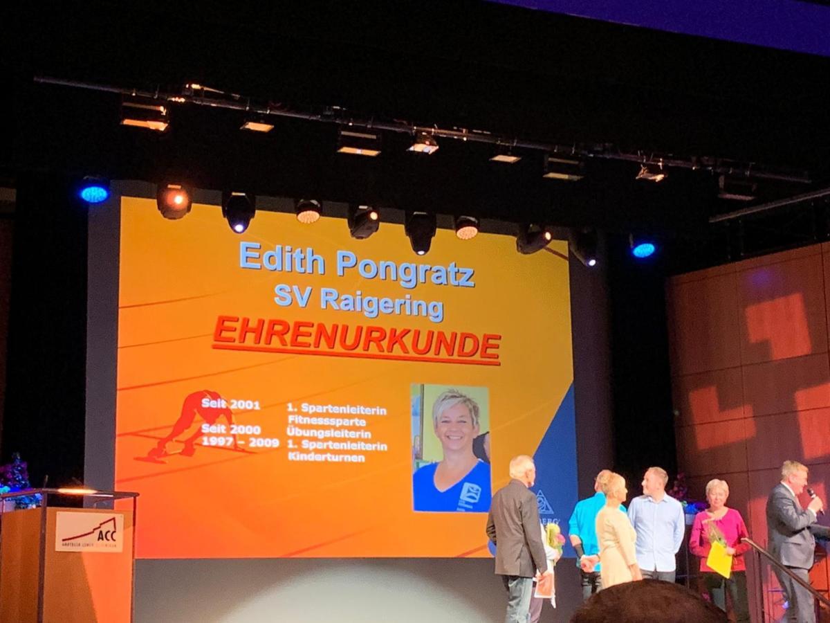 Überreichung der Ehrenurkunde